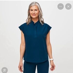 FIGS, XS, Rafaela scrub top in deep reef